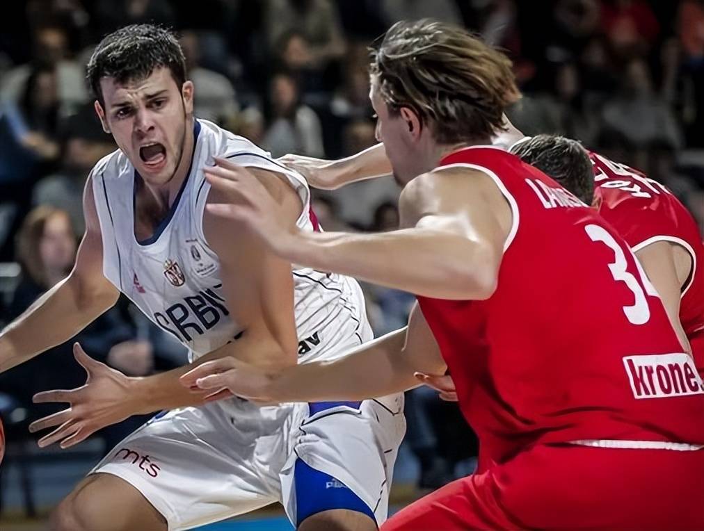 紧张激烈的欧洲杯场面供不应求，胜者定局