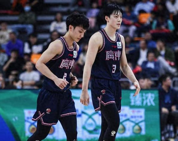 山东队双外援合砍分,轻松战胜四川 山东队双外援合砍分,轻松战胜四川