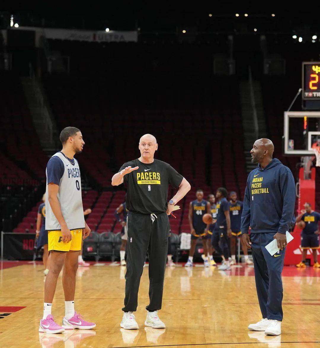 步行者队全体球员团结一心力拼连胜的简单介绍 步行者队全体球员团结一心力拼连胜的简单介绍