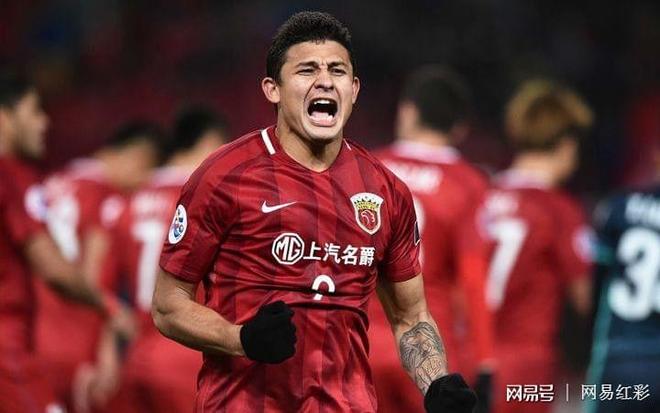 开云体育入口-东京队员在比赛中勇往直前，守护主场晋级