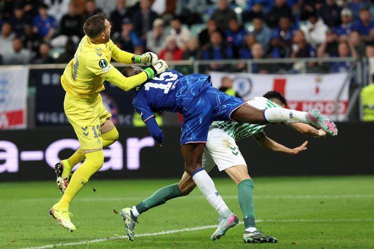 开云体育app下载地址-斯图加特击败美因茨，脱离降级区